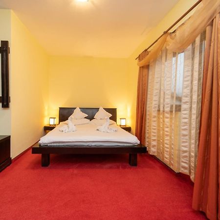 Casa Frent Hotel Predeal Room photo