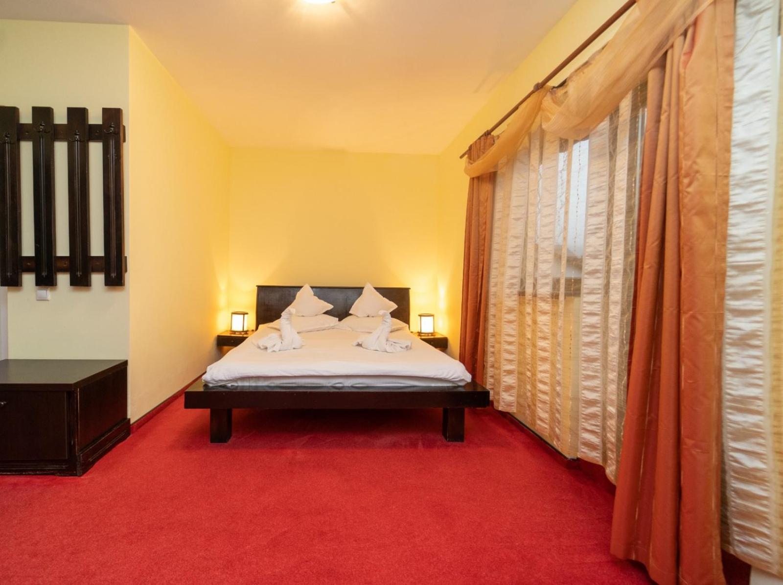 Casa Frent Hotel Predeal Room photo